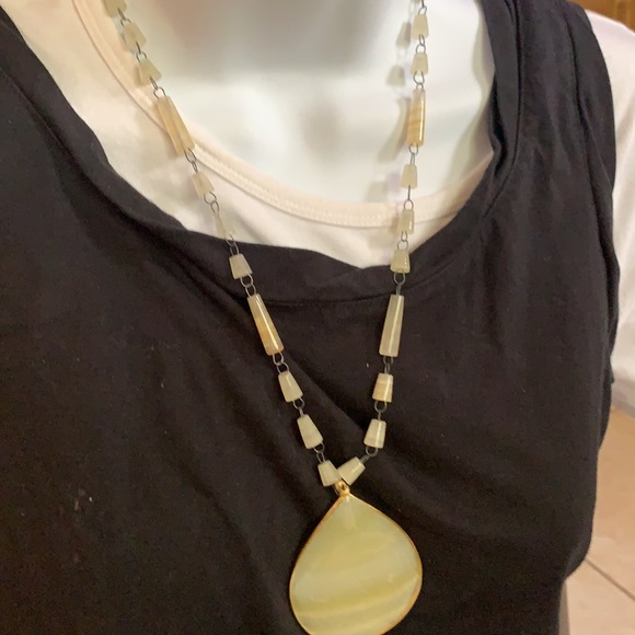 Stone design necklace - Picture 3 of 4